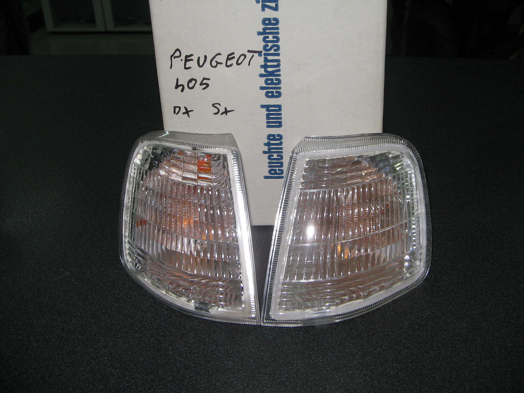 PEUGEOT 405 COPPIA FANALINI N. 20892